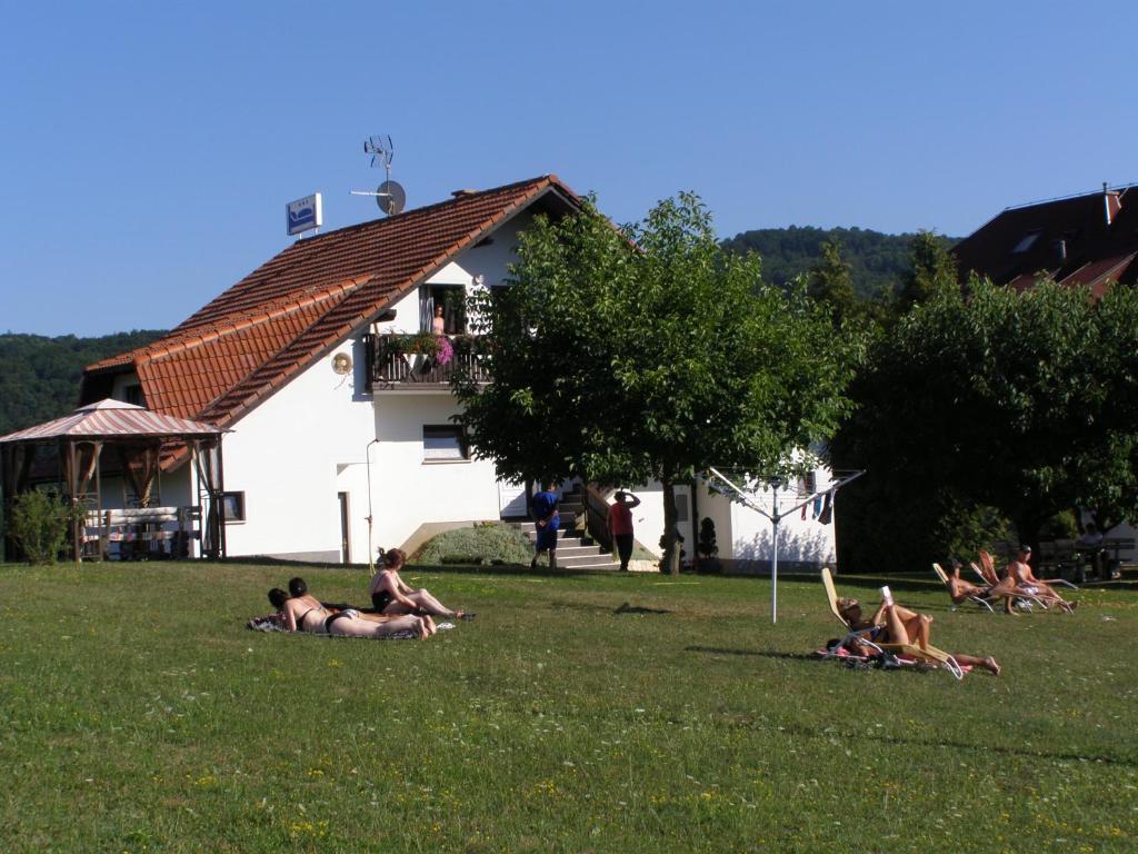 Vukovic House Hotel Seliste Dreznicko Exterior photo