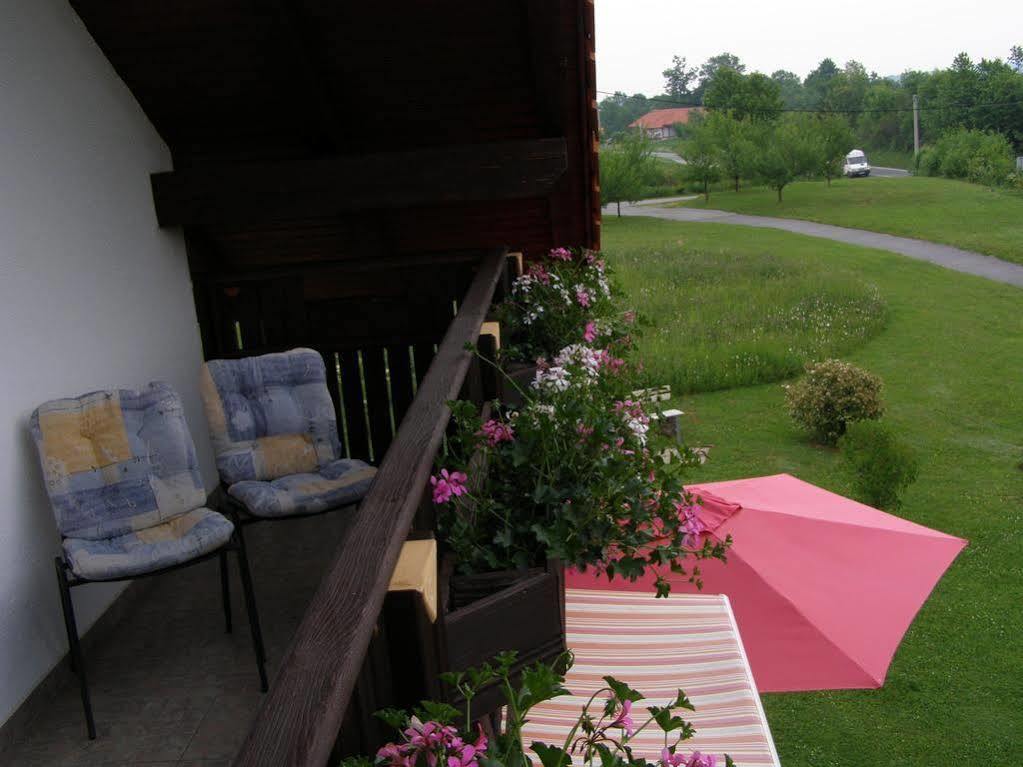 Vukovic House Hotel Seliste Dreznicko Exterior photo